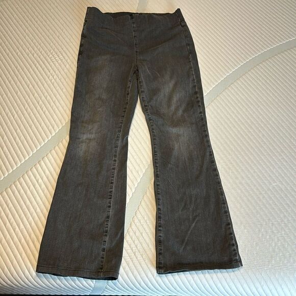 NYDJ Ava Daring Flare Pull-On Jeans Spanspring Denim Trinity Size M - Picture 1 of 5